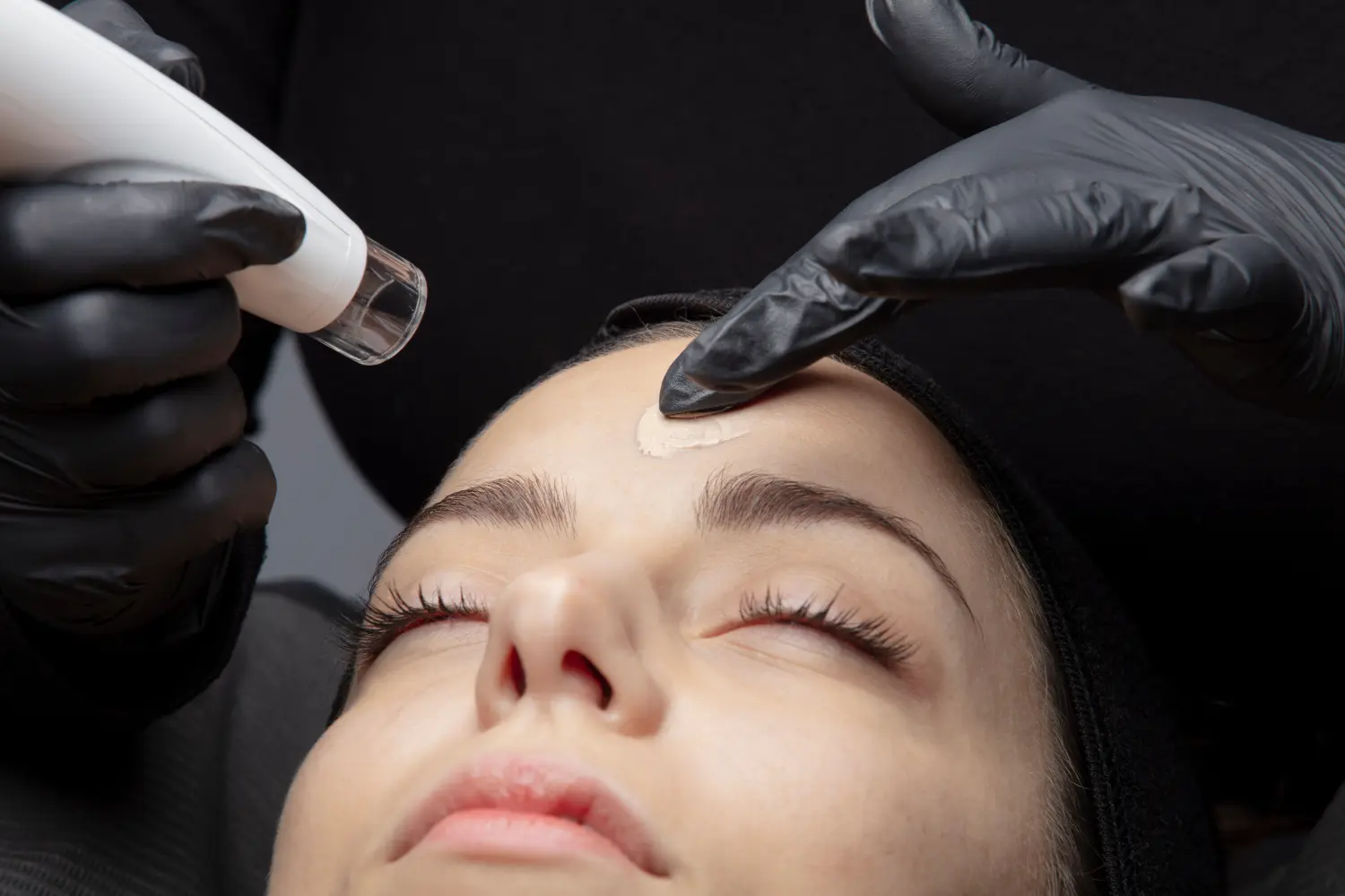 kosmetische Behandlung von Elysian Aesthetics